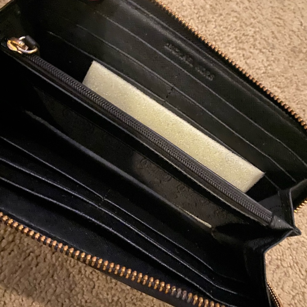 8 slot card holder Michael kors designer wallet - Picture 2 of 2